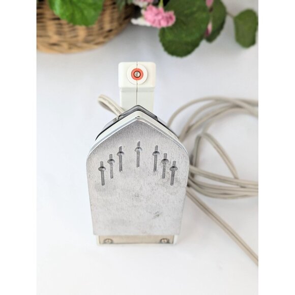 Vintage Folding Travel Iron for Dual Voltage Portable Ironing Tool 120/240 Volt - Picture 6 of 10